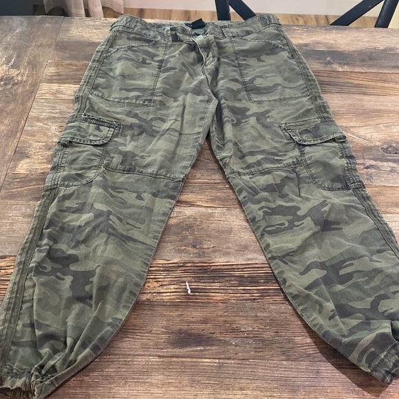 Camouflaged pants - Picture 2 of 2